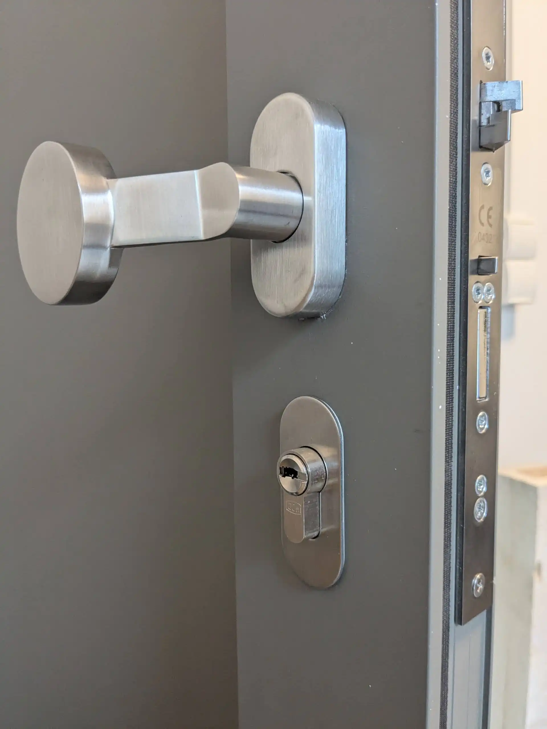 Notdienst Türöffnungen vom Paderborner Schlüsseldienst werden bevorzugt behandelt. Im Notfall sind wir schnell vor Ort